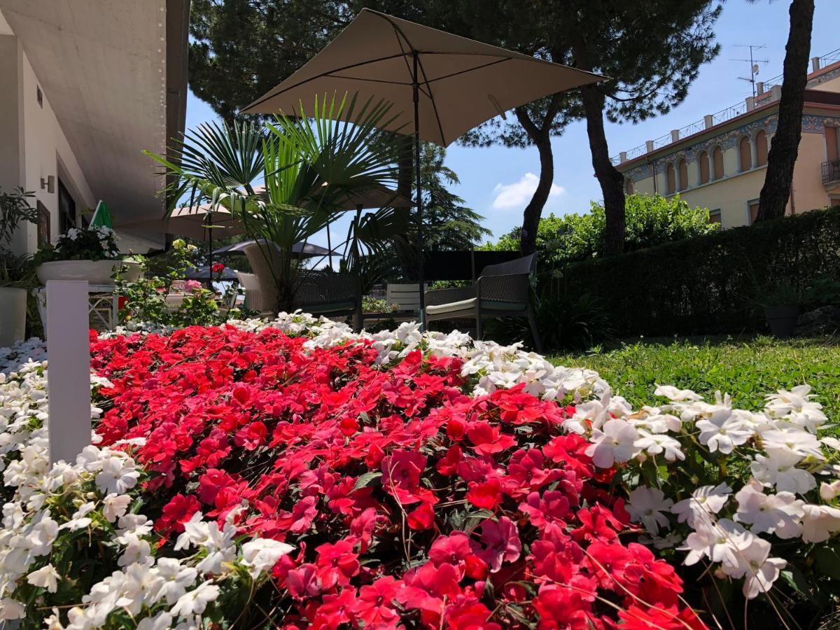 Hotel International Sirmione Exterior photo