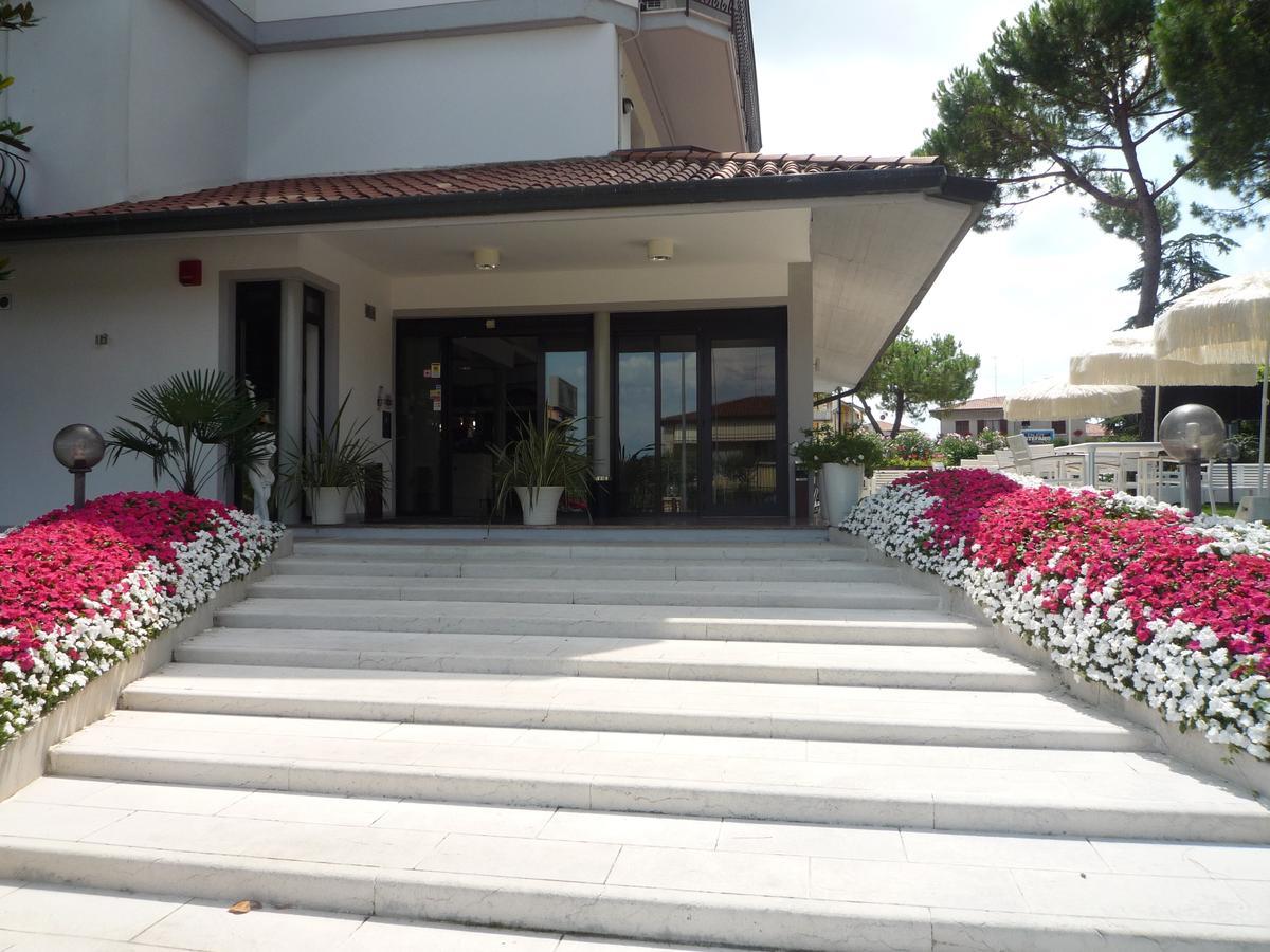Hotel International Sirmione Exterior photo