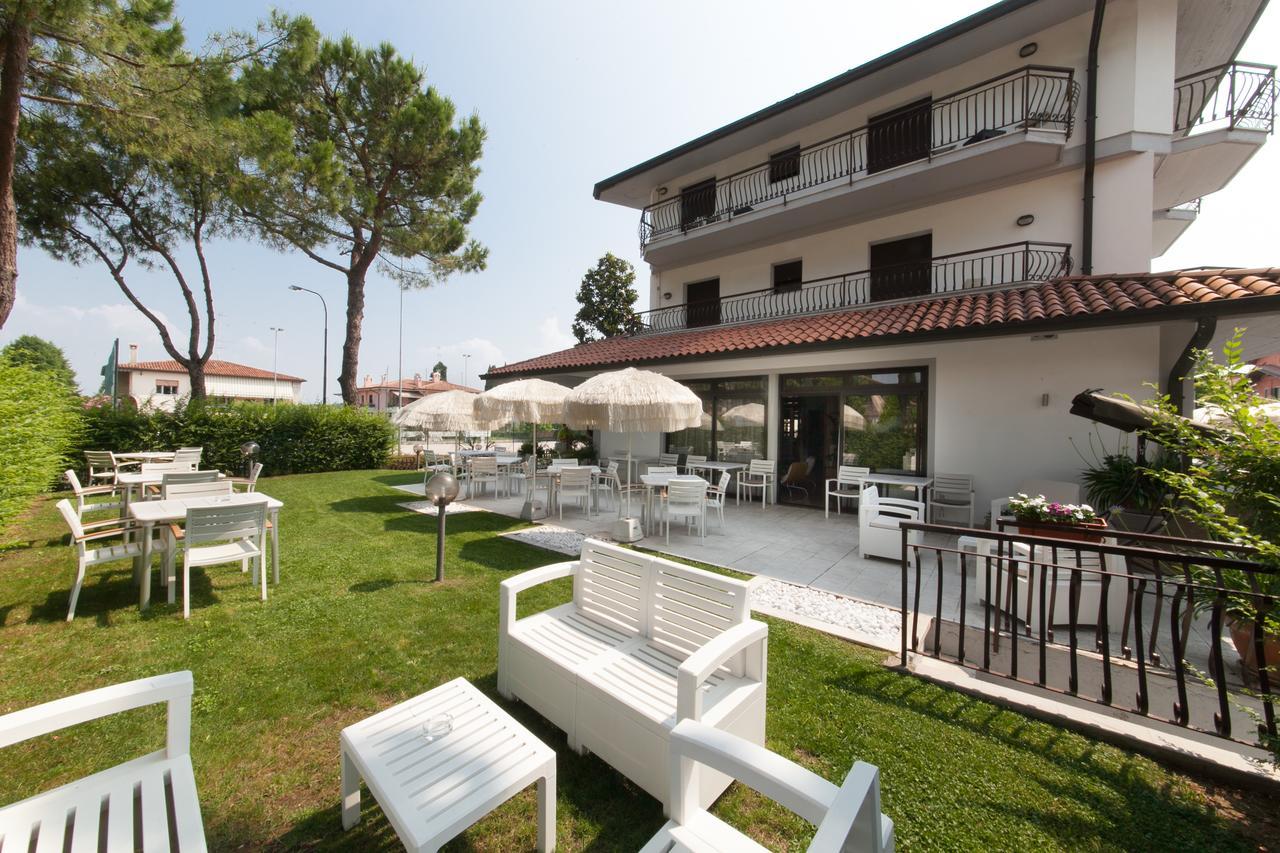 Hotel International Sirmione Exterior photo