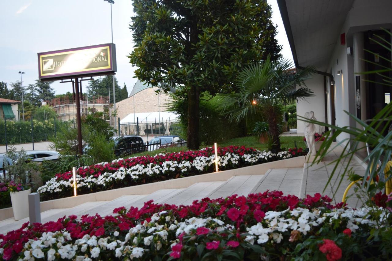 Hotel International Sirmione Exterior photo